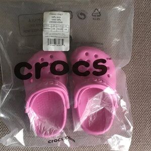 Brand NEW Never been used Toddler baby pink Crocs. Size c4 Toddler